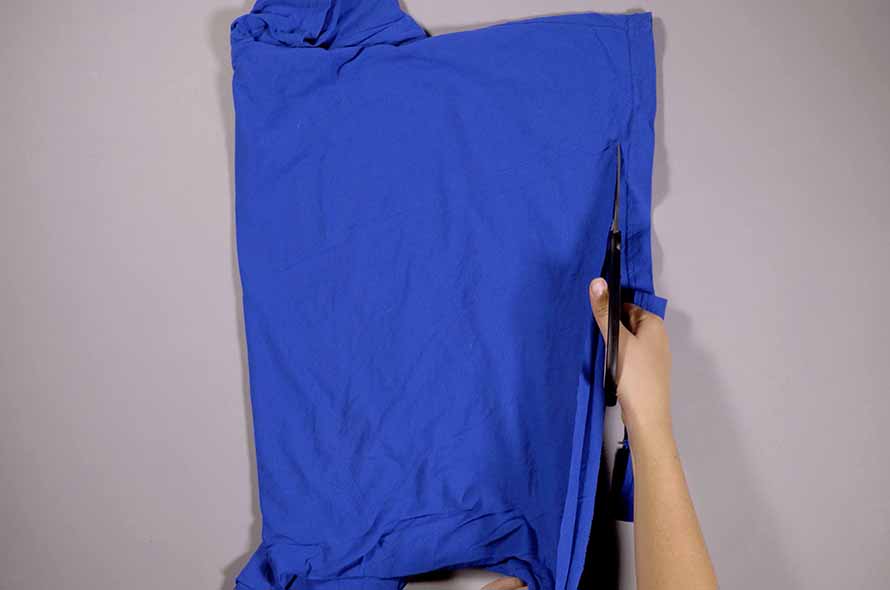 Cutting the t-shirt